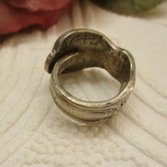 Vintage INTERNATIONAL SILVER Spoon Ring ~ HERITAGE Pattern Spoon Bypass Ring - Picture 9 of 10